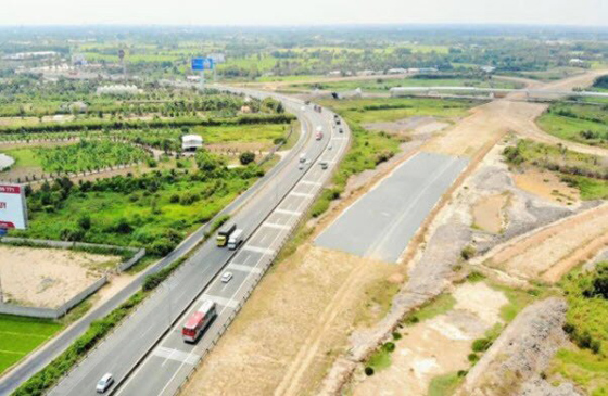 travel by car from Danang to Saigon